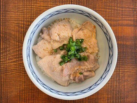 にんにくと中華スープの素が効いた！ねぎ塩豚丼！